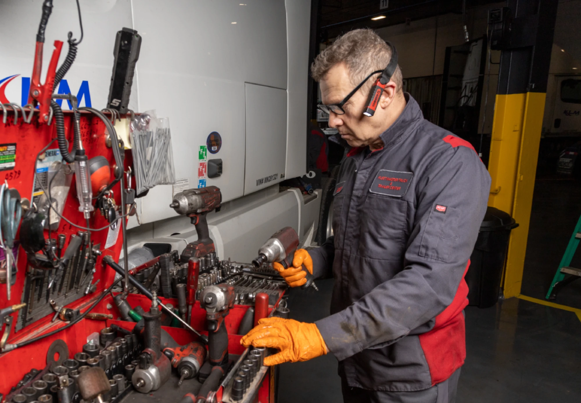 Truck Collision Repair in Bedford Park IL Fleet Master